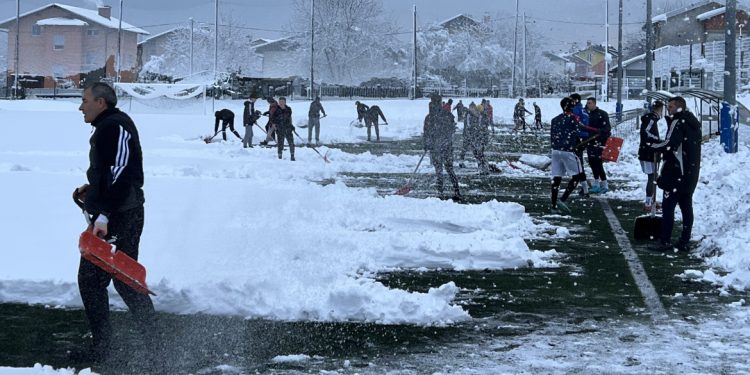 Nogometašem zimske nevšečnosti povzročajo glavobole