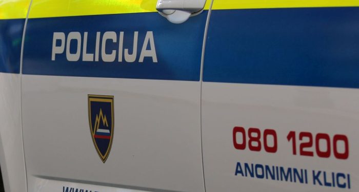 Najprej se je stepel v lokalu, nato pa še pred lokalom