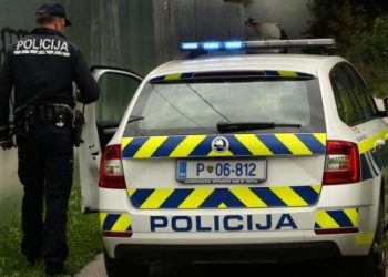 Policist, foto: Policija.si