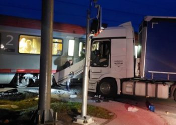 Vlak trčil v tovorno vozilo, Foto: Facebook