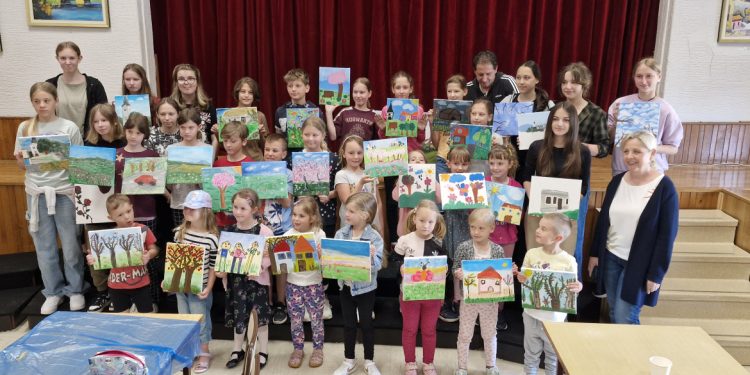 Na Črešnjevcu so ustvarjali starejši in mlajši