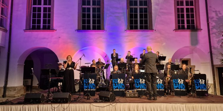 Tradicionalni koncert Big Banda Slovenska Bistrica na grajskem dvorišču