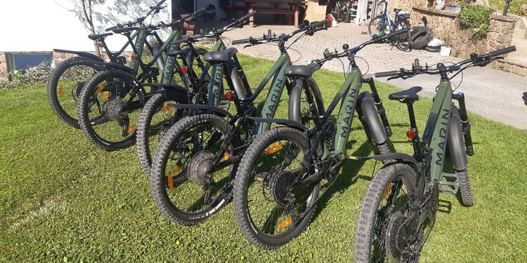 Zaživel projekt »DOŽIVIMO NARAVO Z GORSKIMI E-KOLESI«