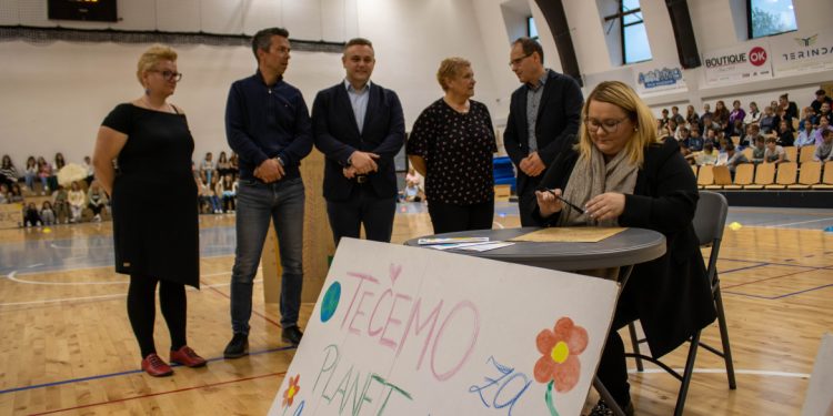 Na OŠ Pohorskega odreda slavnostni podpis obnovljene Listine EKO šole