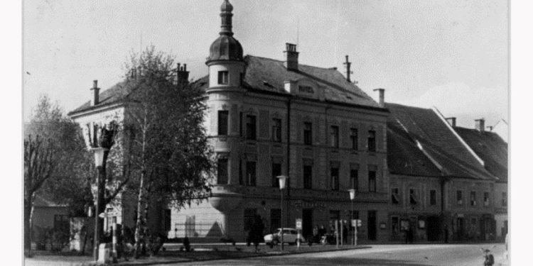 Nekdanji Hotel Planina na Trgu svobode