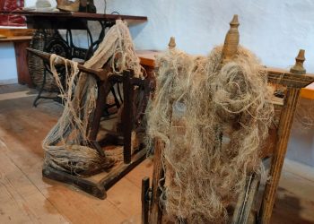 Na Šmartnem so spoznavali oblačilno kulturo nekoč in danes