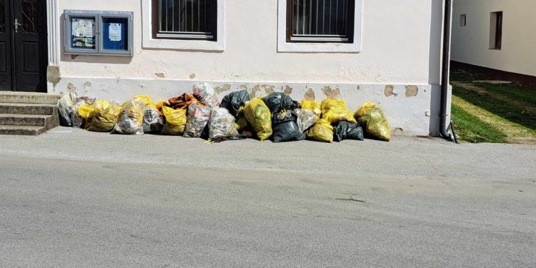 Na čistilni akciji zbranih več kot 12 ton odpadkov