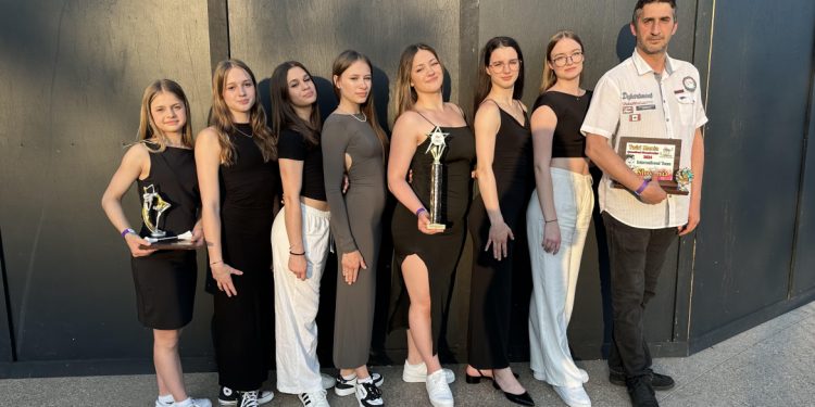 6 zlatih, 5 srebrnih in 4 bronaste iz ZDA za Twirling klub Sašo