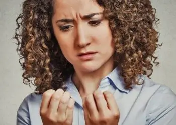 Se na nohtih res lahko vidi, da ste resno bolni?