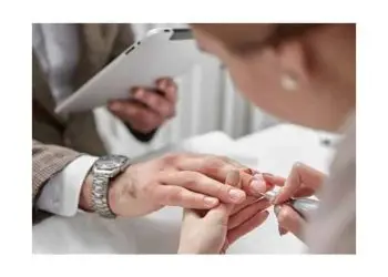 Moška manikira – trend, ki je vse bolj pogost