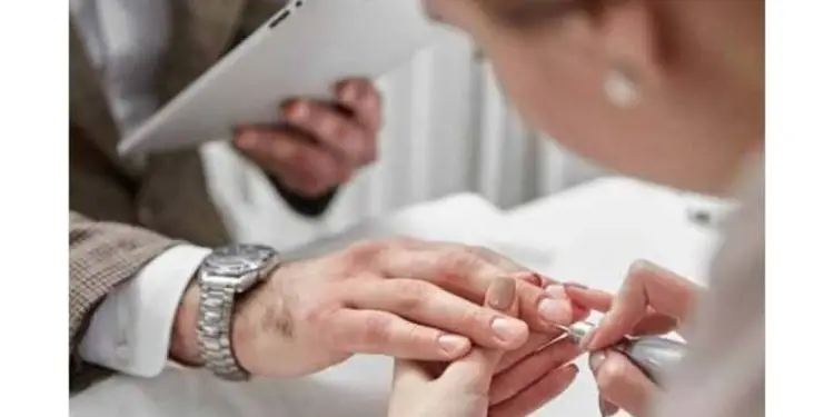 Moška manikira – trend, ki je vse bolj pogost