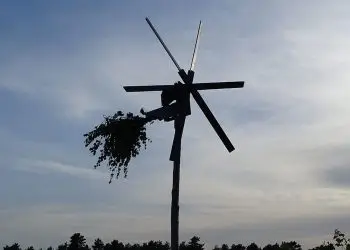 Veličastno postavljanje klopotca Društva vinogradnikov Ritoznoj