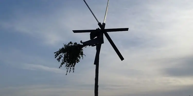 Veličastno postavljanje klopotca Društva vinogradnikov Ritoznoj