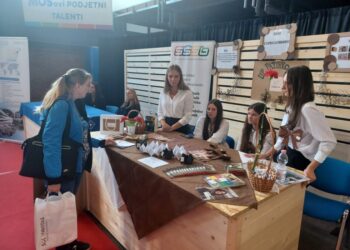 UP PAPIRKO navdušuje kot MOS-talent