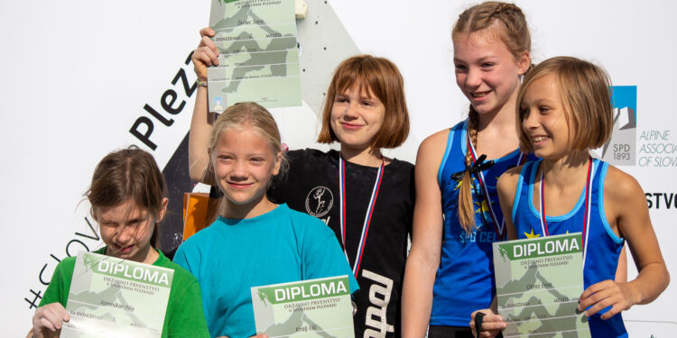 Izjemni dosežki bistriških plezalcev na DP v hitrostnem plezanju