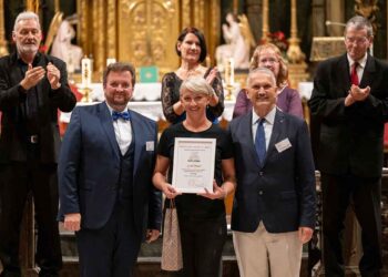 Komornemu zboru KUD Šmartno na Pohorju v Bratislavi zlato priznanje