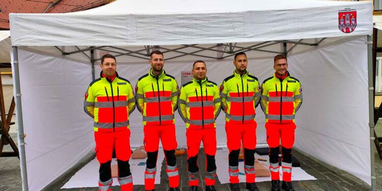 Ob svetovnem dnevu oživljanja prikaz oživljanja na Trgu svobode
