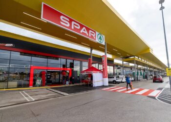 Prenovljen SPAR ponovno odprl svoja vrata 