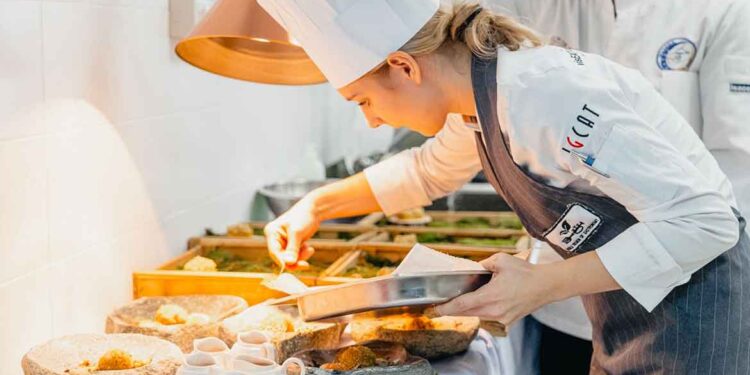 Kaja Naveršnik z novimi izkušnjami z evropskega tekmovanja mladih kuharjev