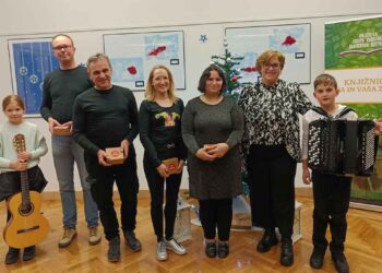 Zaključek Vošnjakove bralne značke za odrasle s pravljičnim večerom za odrasle