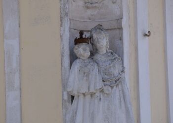 Hišna Marija brez obličja