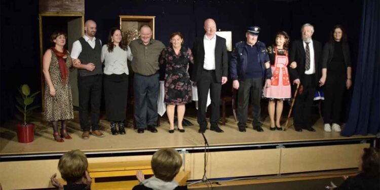 Na Zg. Ložnici uspešna premiera »Gospod gre na lov«