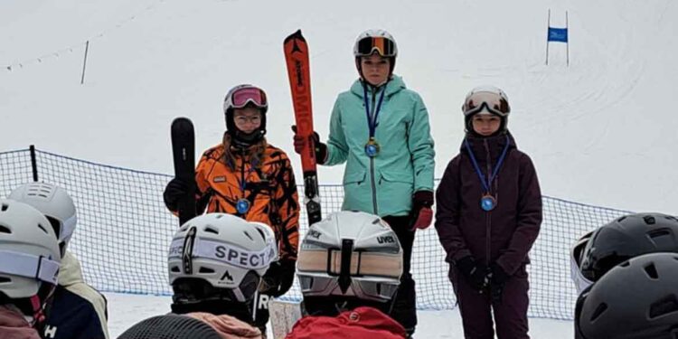 Nika Kampl na področnem smučarskem tekmovanju osnovnih šol Podravja druga