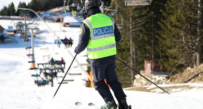 Huje poškodovana mladoletna smučarka