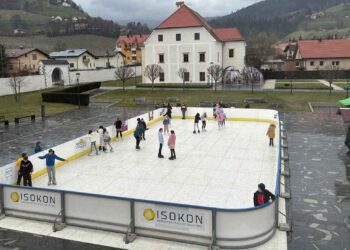 V Oplotnici je odprto drsališče