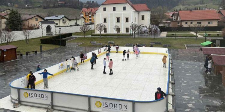V Oplotnici je odprto drsališče