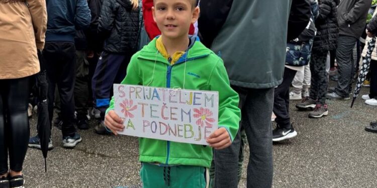 Skoraj tisoč mladih na Podnebnem teku