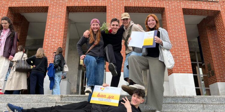 Slovenska Bistrica ima najboljšo mladinsko lutkovno skupino v Sloveniji