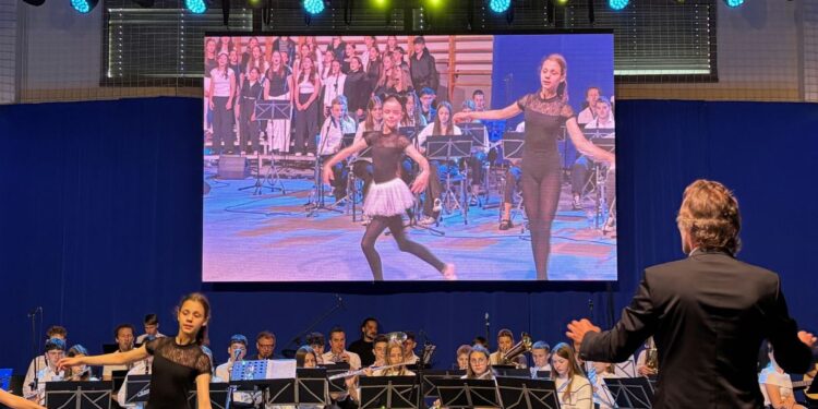 Maček Muri v izvedbi bistriške glasbene šole navdušil občinstvo