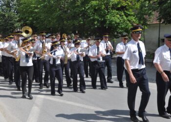 Na Spodnji Polskavi v sončno pomlad ob zvokih godb na pihala
