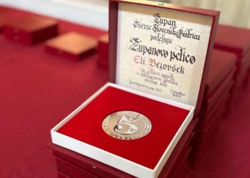 Županova petica v roke 93 šolarjem