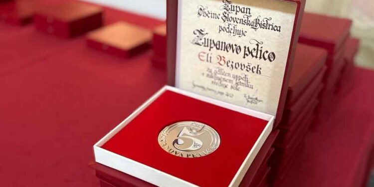 Županova petica v roke 93 šolarjem