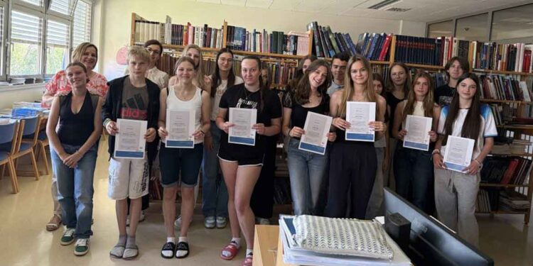 Na Srednji šoli Slovenska Bistrica knjige še vedno navdušujejo