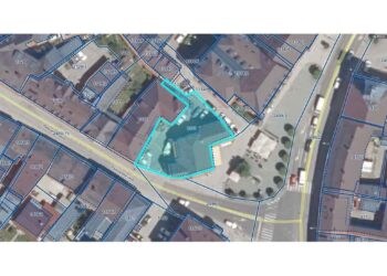 Stara stavba na Trgu svobode v občinske roke