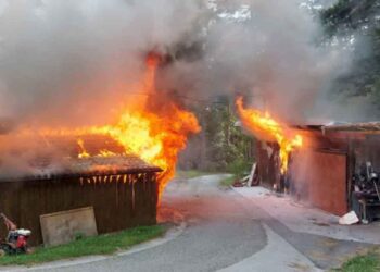 Gasilci z združenimi močmi pogasili velik požar