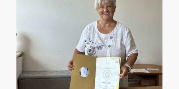 Za 40 let predanega zborovskega petja Majdi Pozeb častna Gallusova značka