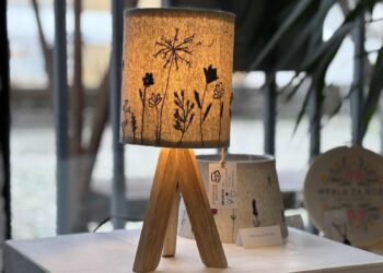 V Kreativni akademiji predstavitev ročno vezene svetilke Nit svetlobe