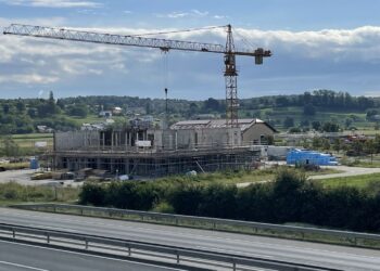 Gradnja poslovne stavbe Komunale poteka po načrtih