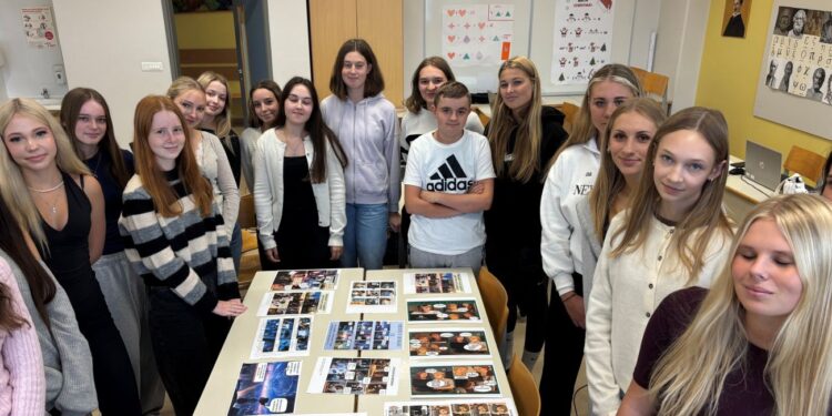 Srednja šola Slovenska Bistrica krepi digitalne veščine s projektom JR MLADI 2025–2026