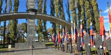 Poklon pri spomeniku žrtvam nacizma v Gradcu