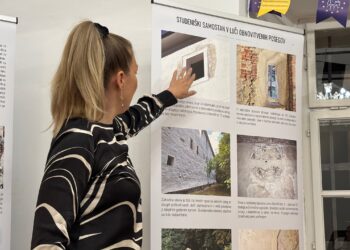 V Studenicah odprli razstavo o obnovi samostana: zidovi preteklosti kot temelj prihodnosti
