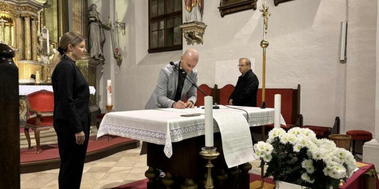 Zvonik cerkve sv. Jerneja razkril zgodovinske listine in zgodbo o stoletjih dediščine