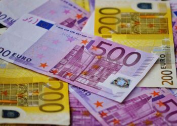 Povprečnina za leti 2026 in 2027 določena pri 835 evrih