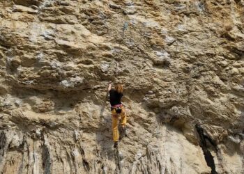 Vesna Tarkuš z izjemnim dosežkom preplezane prve smeri z oceno 8b v Mišji peči