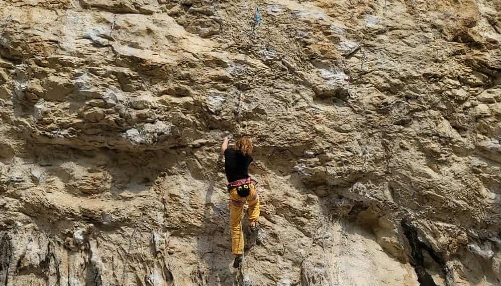 Vesna Tarkuš z izjemnim dosežkom preplezane prve smeri z oceno 8b v Mišji peči