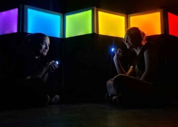 Skrivnost v mavričnem mestu